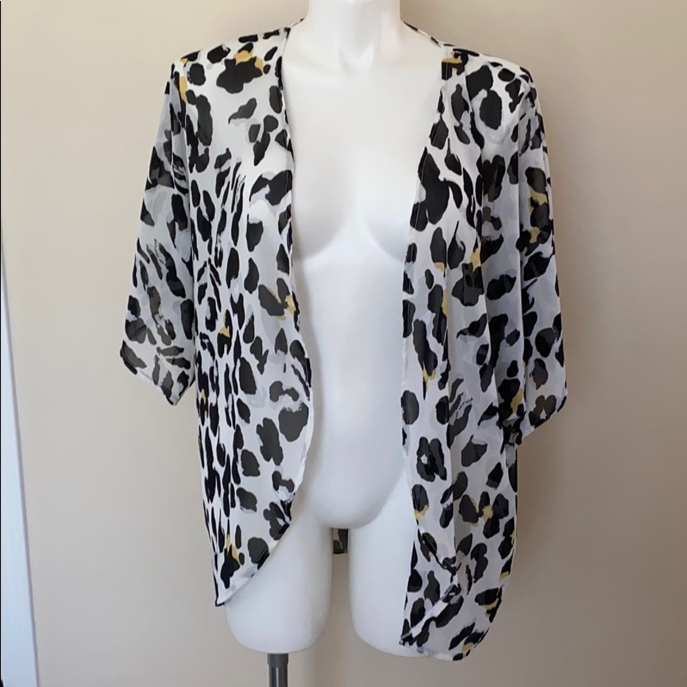 Plus size leopard print kimono